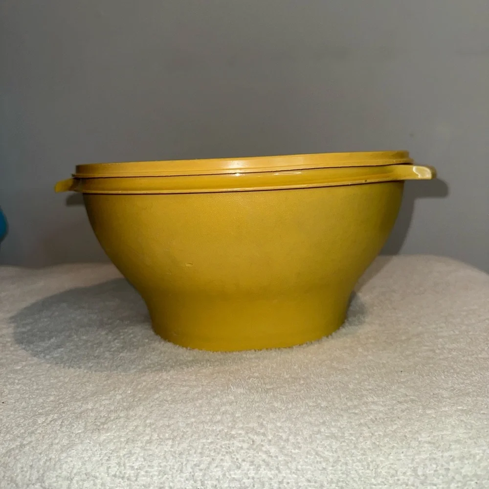 Vintage Tupperware Yellow Food Storage Bowl and 4 small bowls